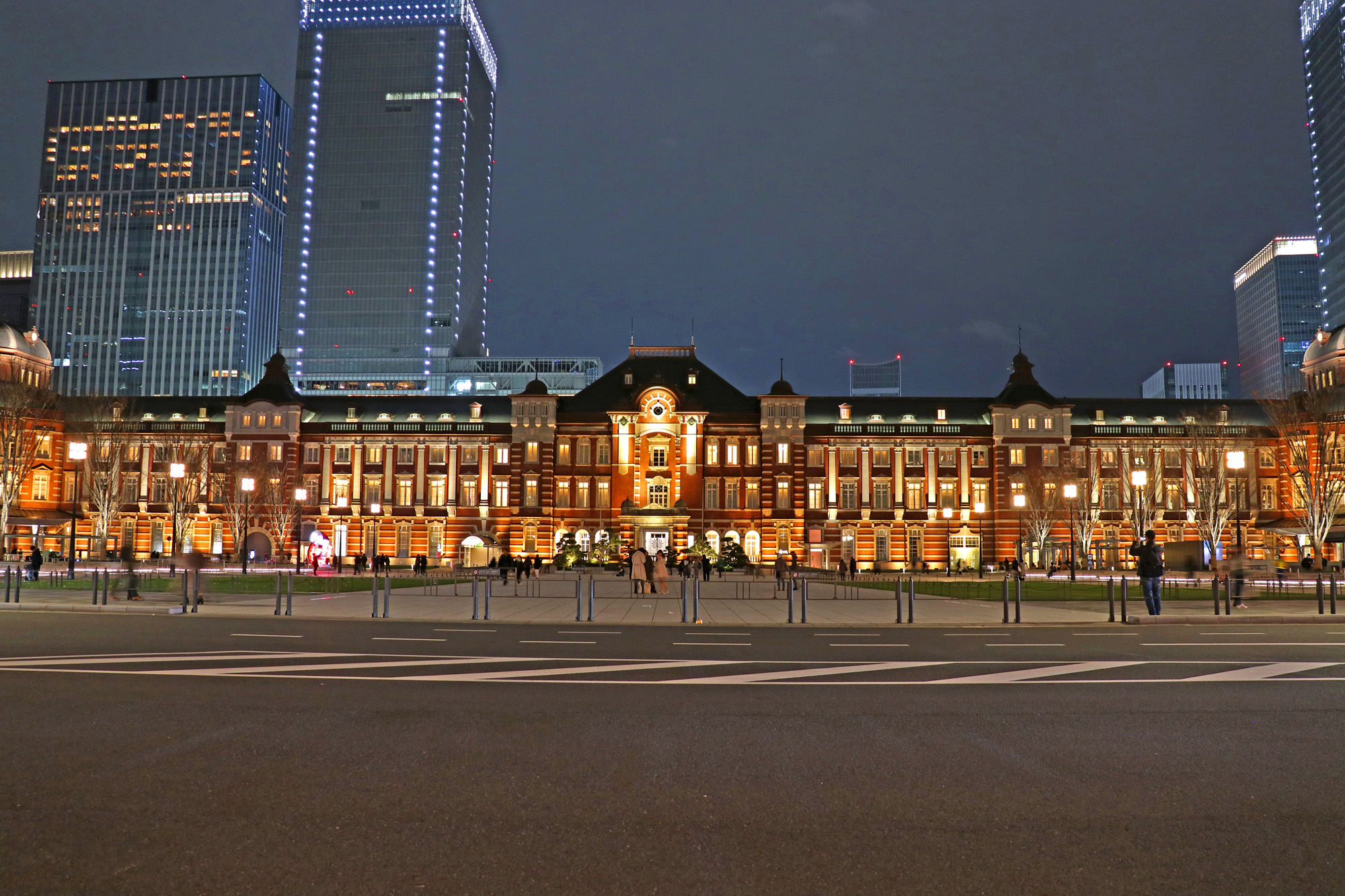 夜の東京駅