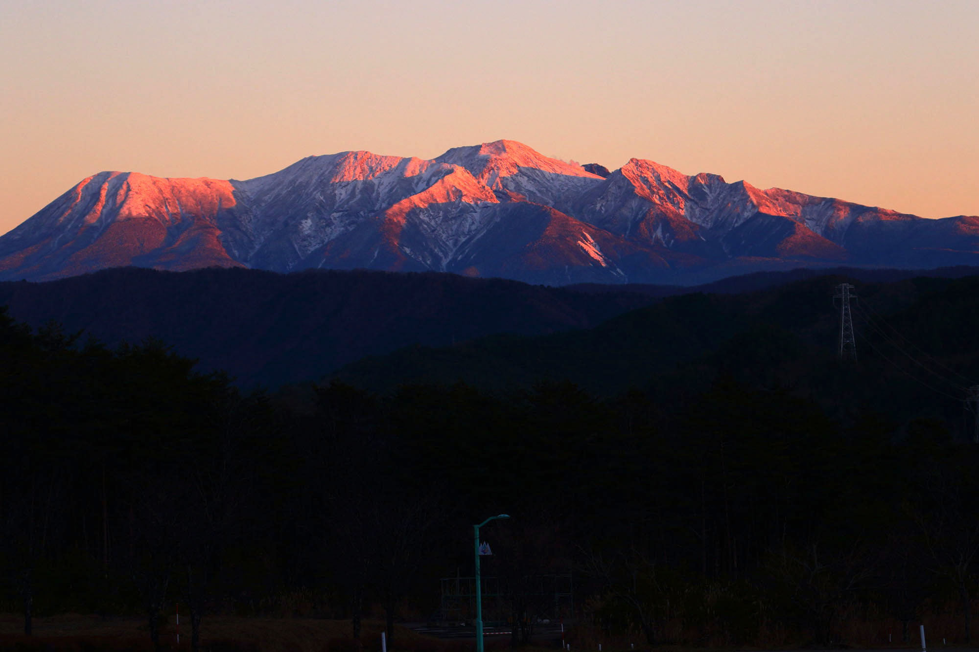 夕焼けに染まる御嶽山