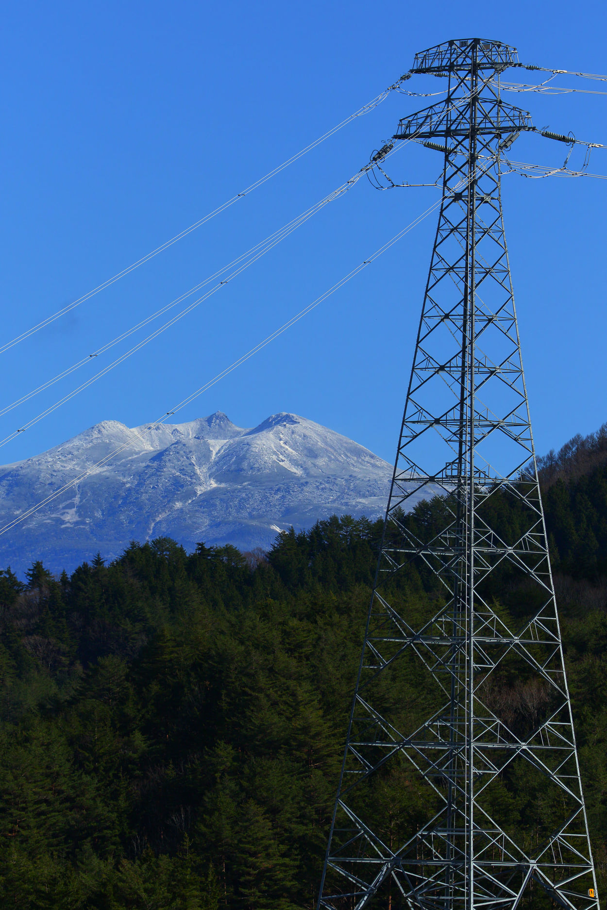 飛騨の山奥に流れる送電線「飛騨信濃直流幹線」