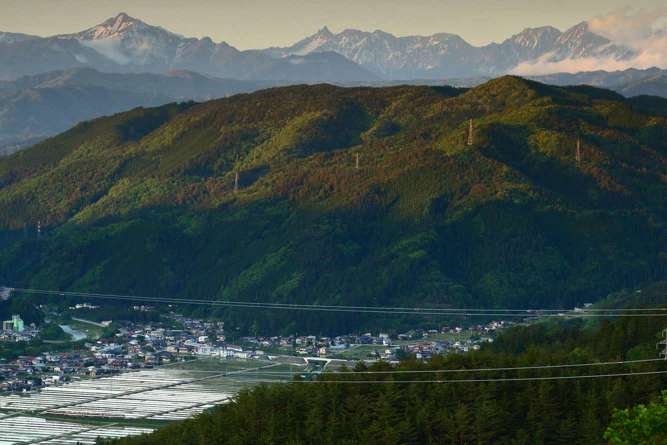 北アルプスと高山盆地